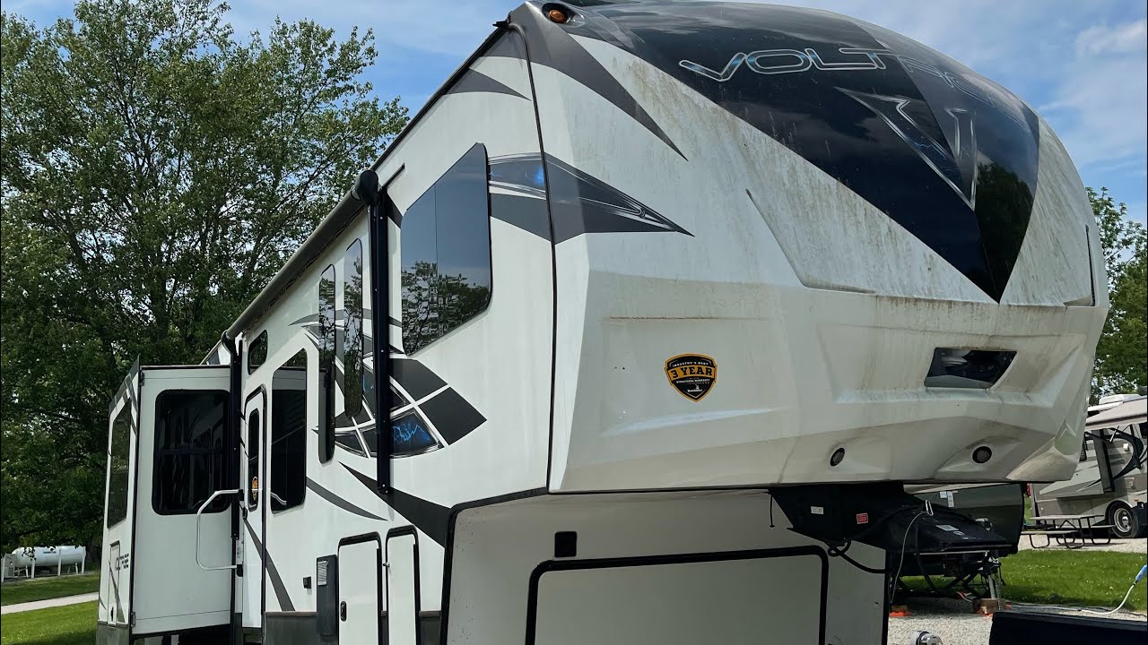 2018 Dutchman Voltage 4205