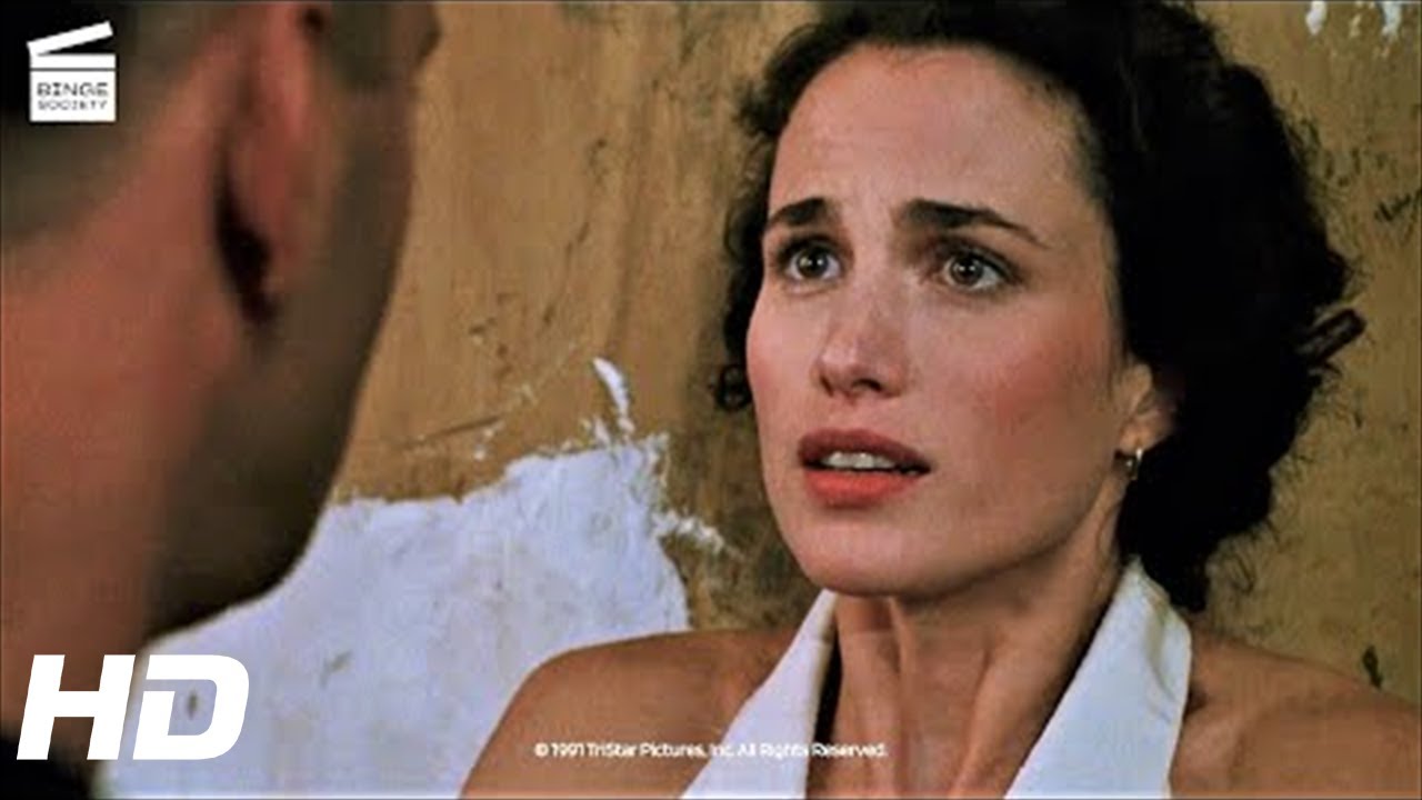 Hudson Hawk: The machine malfunctions and explodes