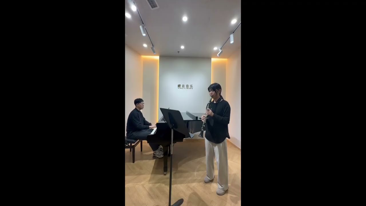 Clarinet Playing-Menuett in G major-Miranda Chen
