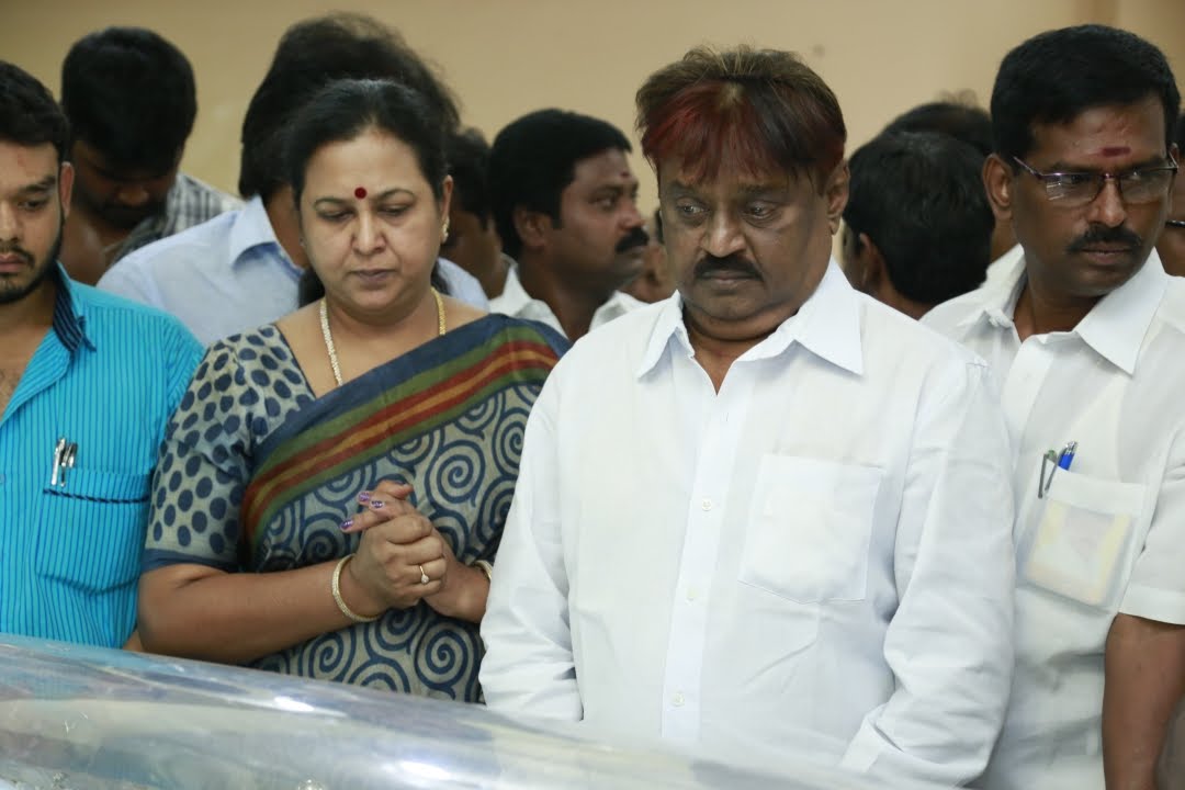 Vijayakanth & Sathyaraj pay final respect to Producer Ibrahim Rowther - BW