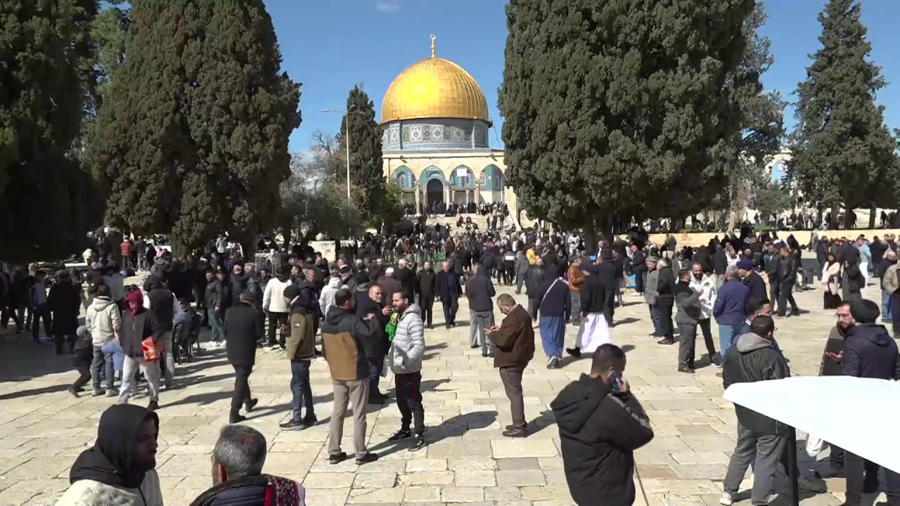 🇮🇱 AHORA - ISRAEL | Fieles musulmanes celebran las oraciones del viernes en el recinto de Al-Aqsa