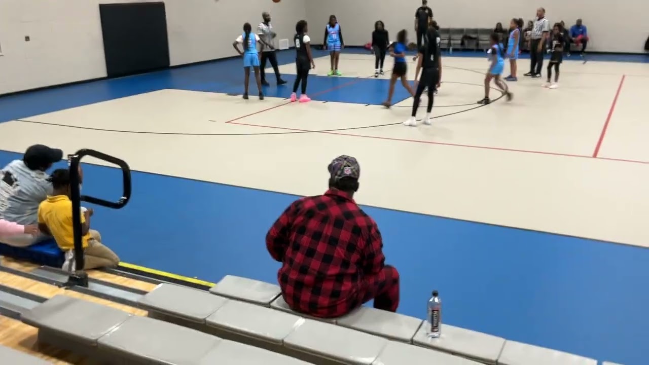The fourth quarter of the blue team vs black team