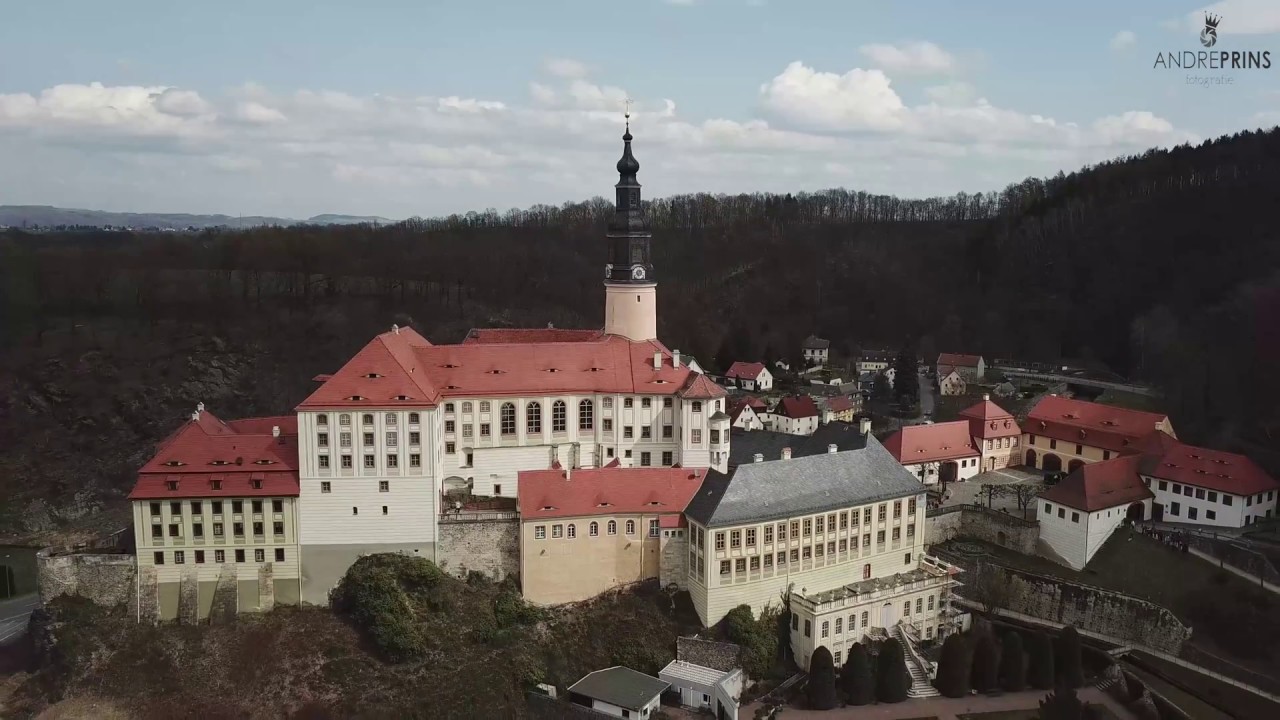 Schloss Weesenstein, Germany from above in 4K