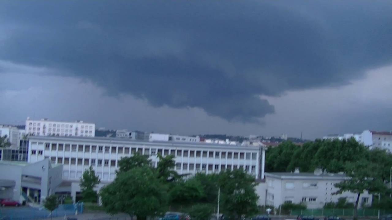 Orage supercellulaire avec mésocyclone à Lyon le vendredi 24 Juin 2016