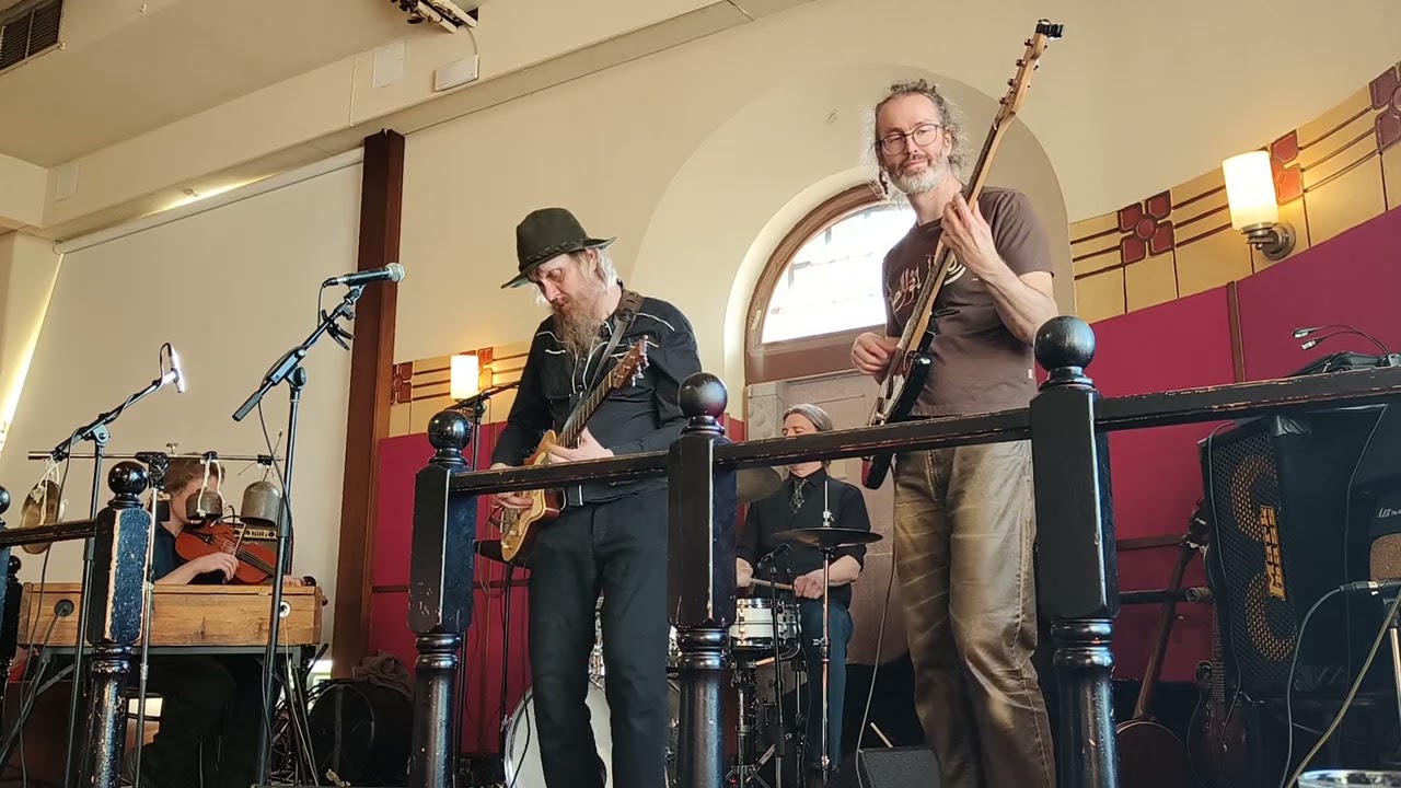 Faarao Pirttikangas & Kalloreki - Valkoinen muuli (live in Helsinki)
