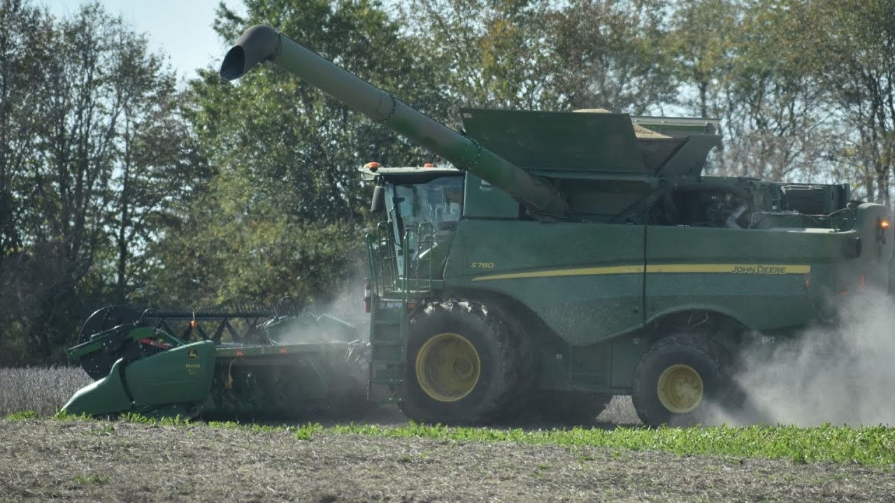 Beautiful Field - Tight Spot for Grain Cart Driver - John Deere S780 - 8310R - Harvest 2021 Chasing