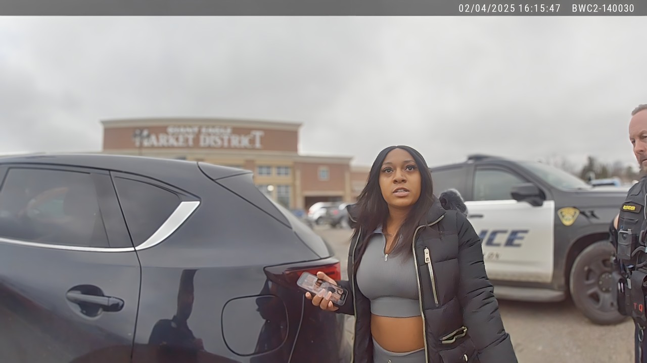 Police Surprise Mom After Kids Found Crying in Car During Instacart Run