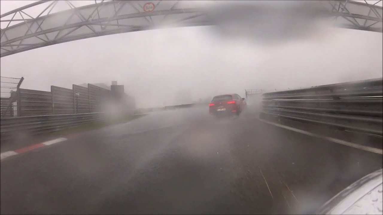 Platzregen! Suzuki SV 650 bei leichtem Seegang auf der Nordschleife