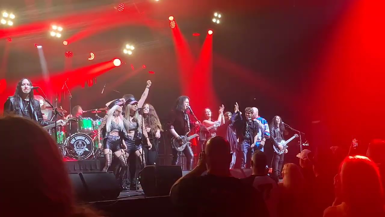 Rock and roll all night! (Gene Simmons band)