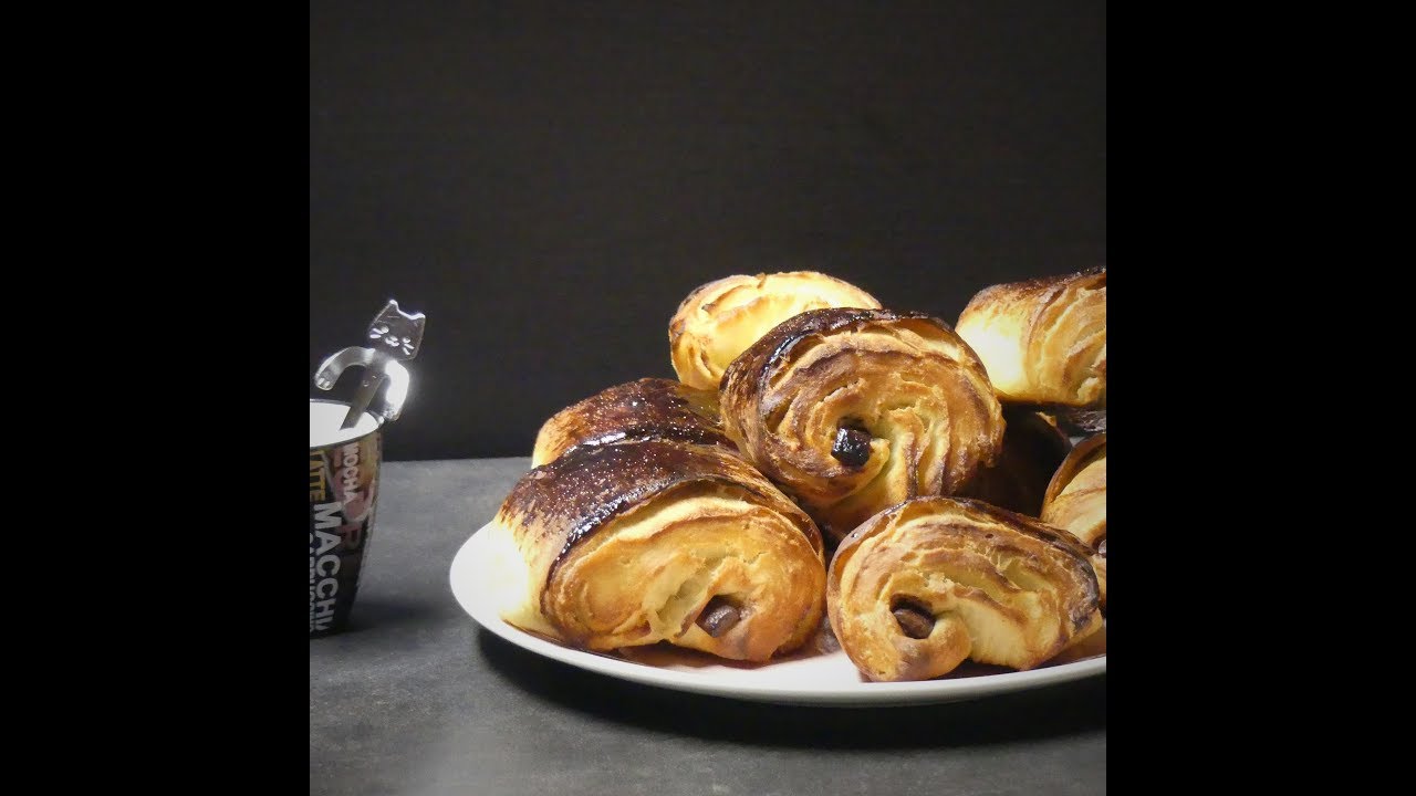 Tuto pour réaliser la recette de pains au chocolat (chocolatines) au Thermomix ou un autre robot.