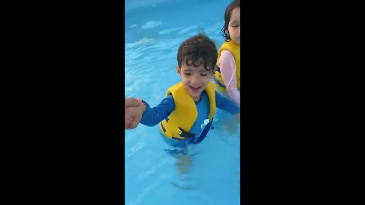 ناهي اجلس اسبح يحيى وانا ما اتسبح  🤣🤣🤣 - يوميات ناهي #اليمن #السعودية #صنعاء #جدة #ناهي
