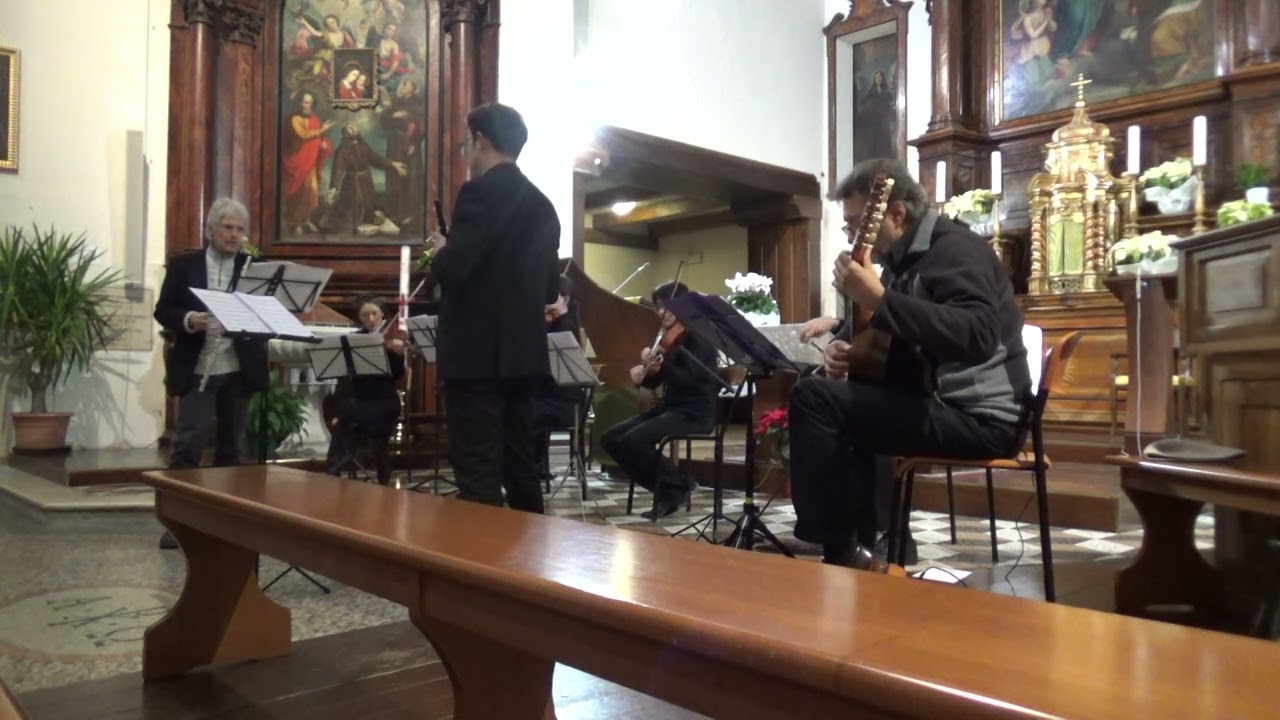Antonio Vivaldi - Concerto RV 536 in la min.