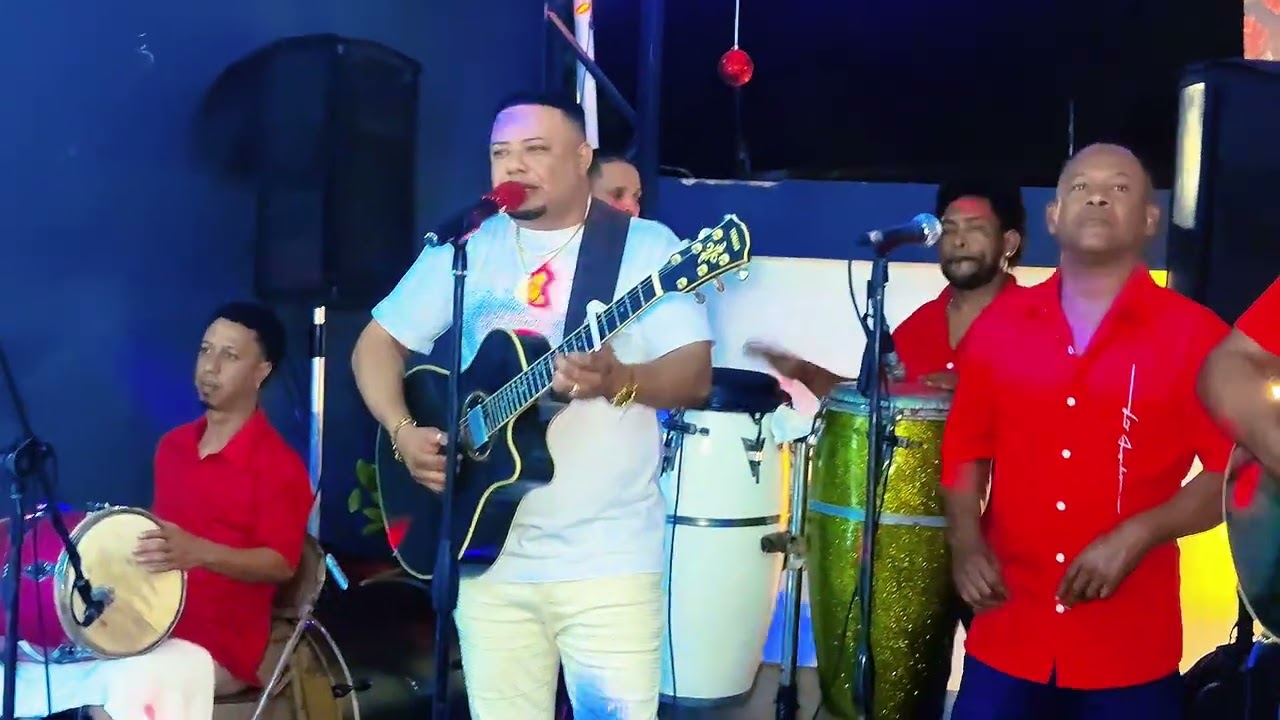 Un beso de su boquita/ en vivo/ Erick Manuel el romantico de la bachata