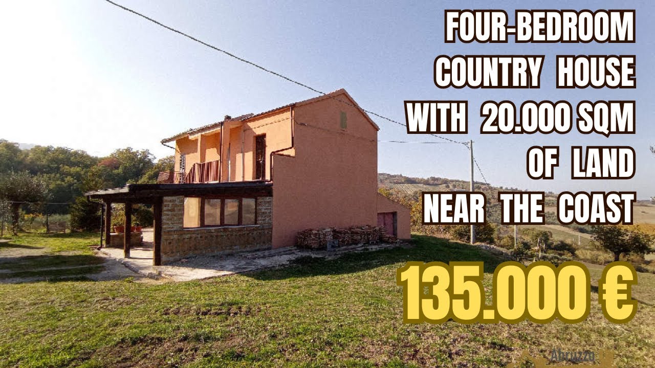 Four-bedroom country house with 20.000 sqm of land, near the coast. Furci