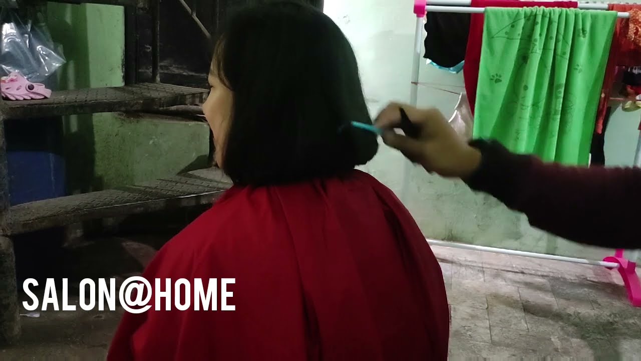 Mamah Muda Potong Rambut Bob Nungging di Rumah ( Young Mom Long to Bob Haircut at Home )