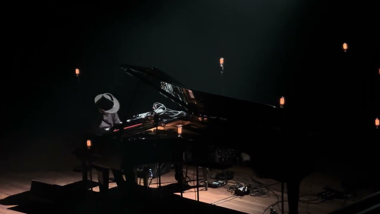 Federico Albanese - First Poem (Live at TivoliVredenburg)