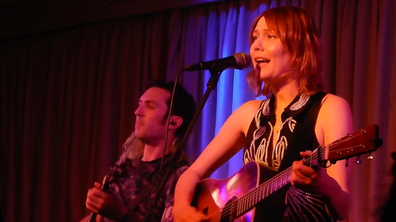MOLLY TUTTLE: Goodbye Girl