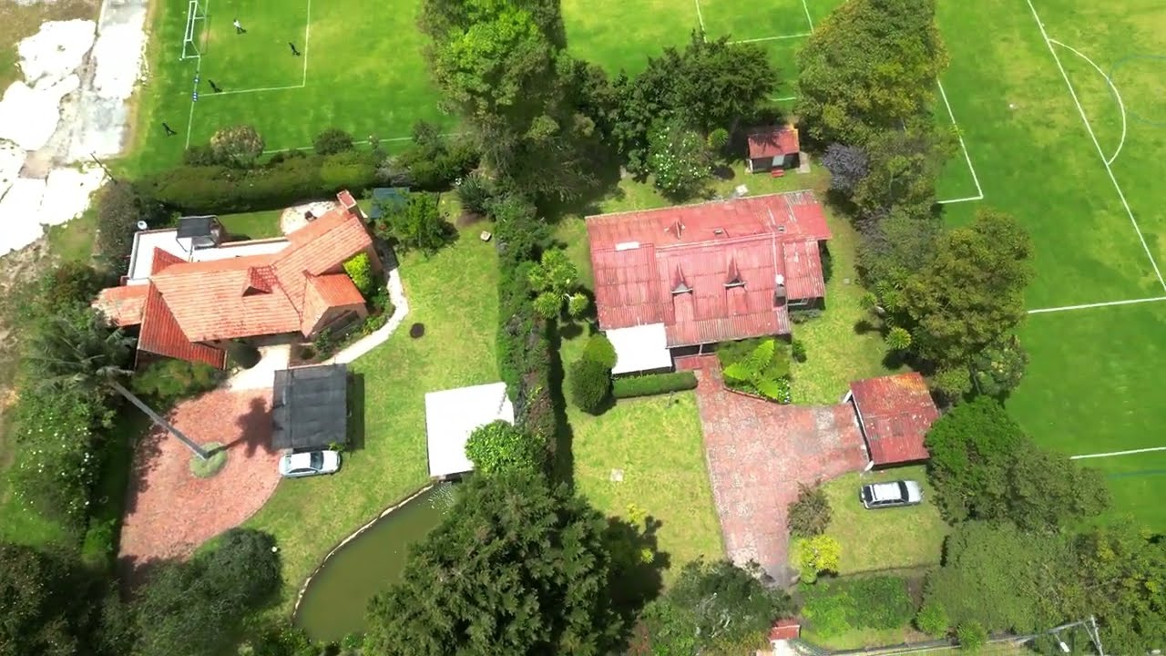 VOLANDO EN DRONE 4K - LAGOS DE TORCA -  NUEVAS AVENIDAS