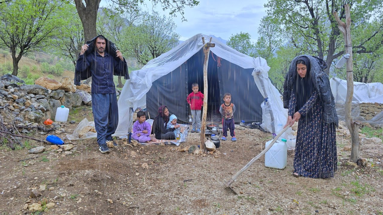 The harsh life of nomads in the mountains: 🌧🔥 Trying to survive on a rainy day