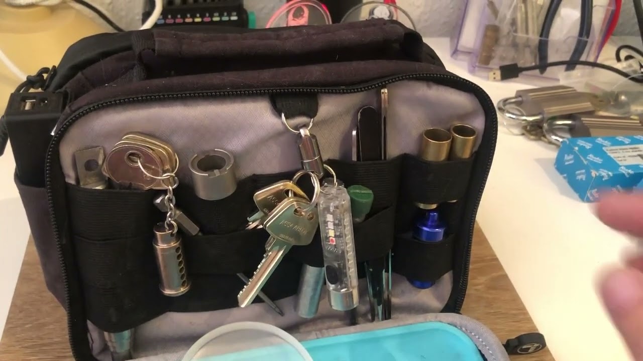 100 - Ruko school - portable pinning station