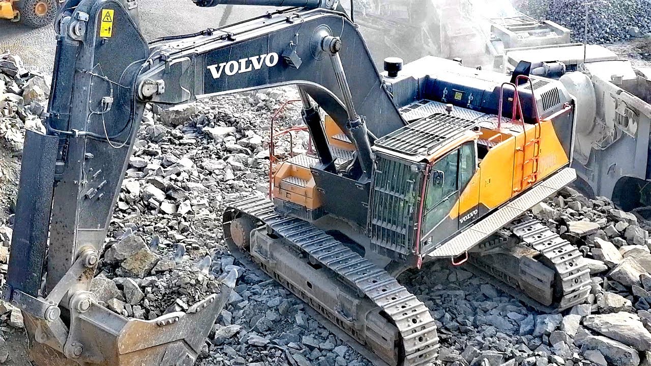 excavators loading crusher  / volvo ec750e/ excavatar working/  excavatar video