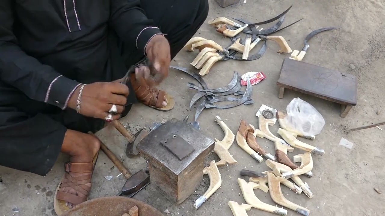 Talented Young  Blacksmith  Makes a Dranti