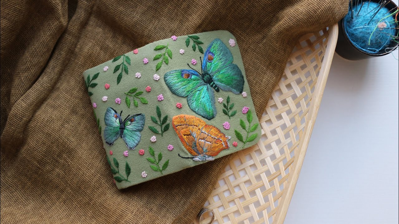 The making of an embroidery card case. Season collection - Spring