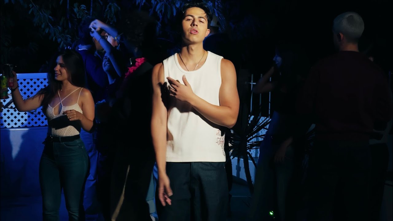 Alex Nieves - Vuelta Atr&aacute;s (Video Oficial)