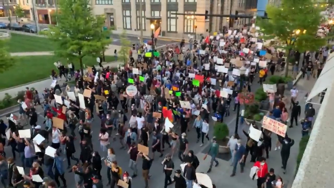 'I can't breathe!' Large crowd of protesters marches and chants through downtown Lexington