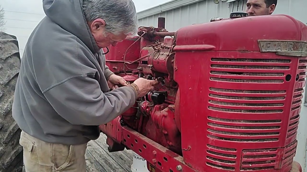 Ремонт толкателя и регулировка клапана Farmall H.