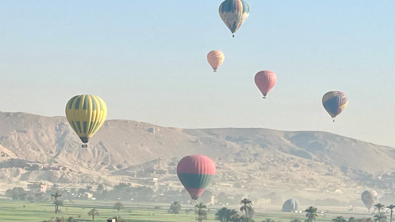 Volo in mongolfiera sopra la valle dei Re a Luxor.