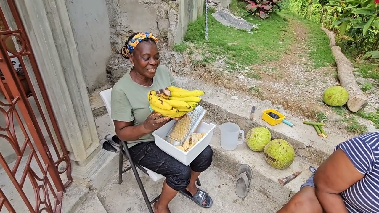 GIVING AWAY THE FIRST BUNCH OF BANANA FROM MY FARM