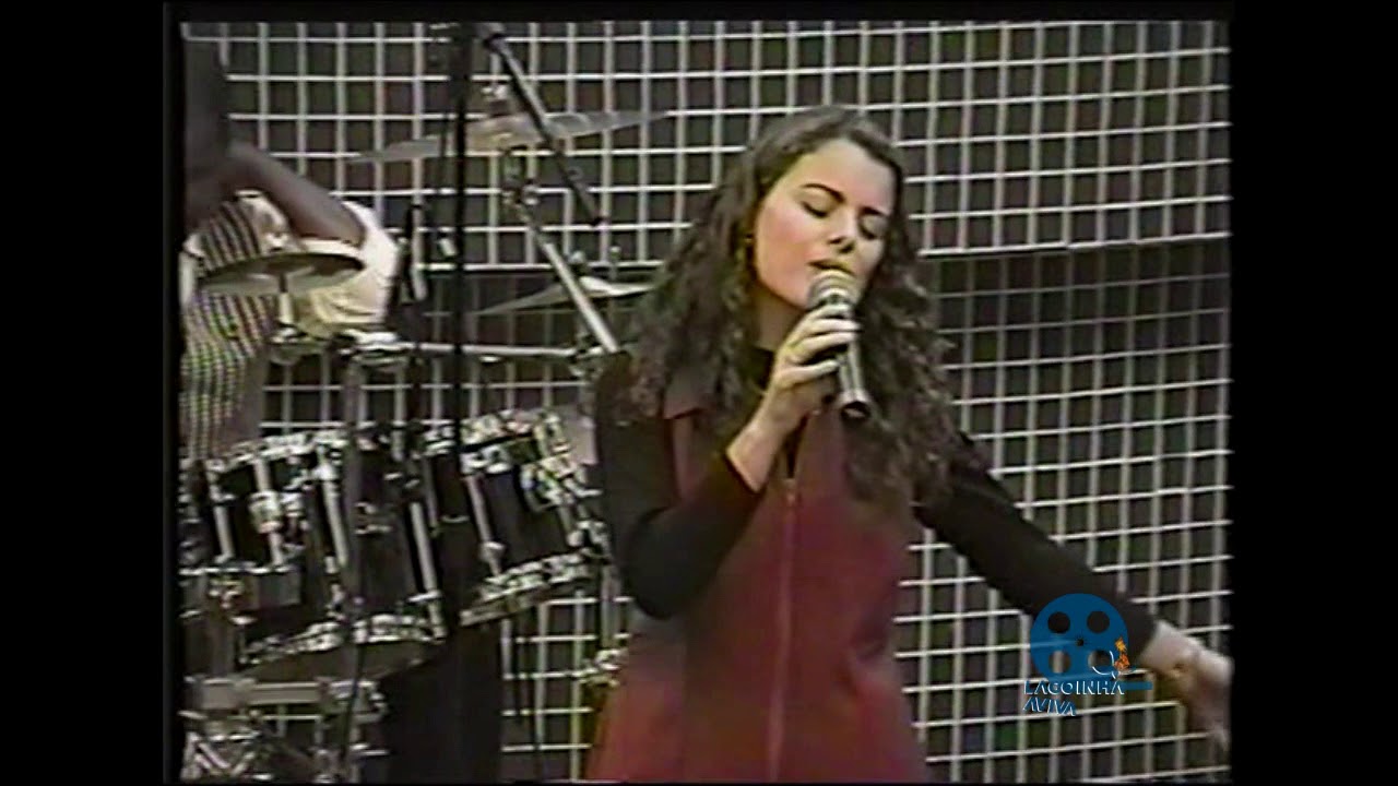 ANA PAULA VALADÃO ARREBENTA CANTANDO UM CLÁSSICO DA MÚSICA SACRA 