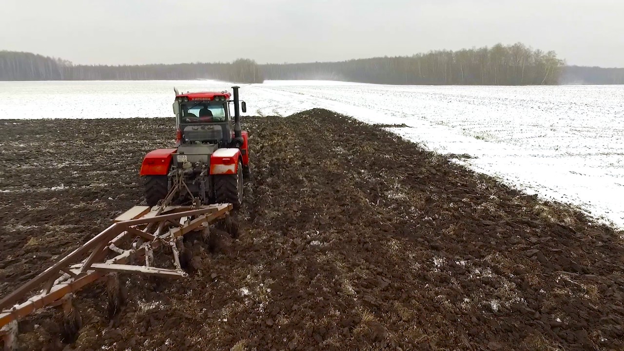 Кировец 744 Р1 с плугом ПЛН 8-4.0