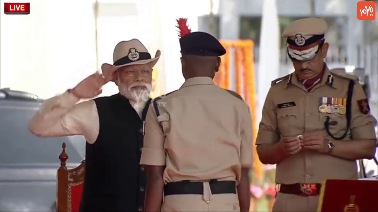 Modi Presents The Police and Fire Service Medals to CISF Officers Full Video | YOYO TV Kannada