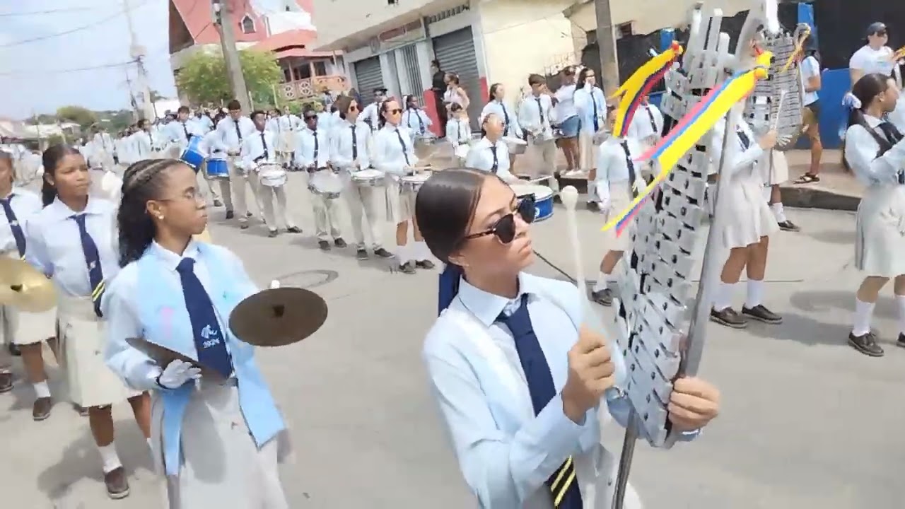 DESFILE DEL 20 DE JULIO COLEGIO LICEO DEL CARIBE