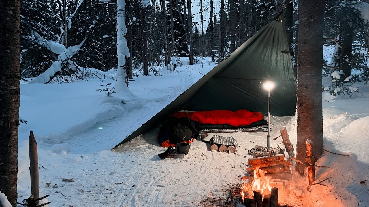 - 16 C SOLO CAMPING IN DEEP SNOW and FREEZING WEATHER WITH TARP SHELTER 🏕️