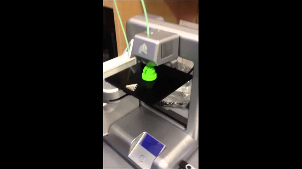 Cubify 3D printer making chess piece