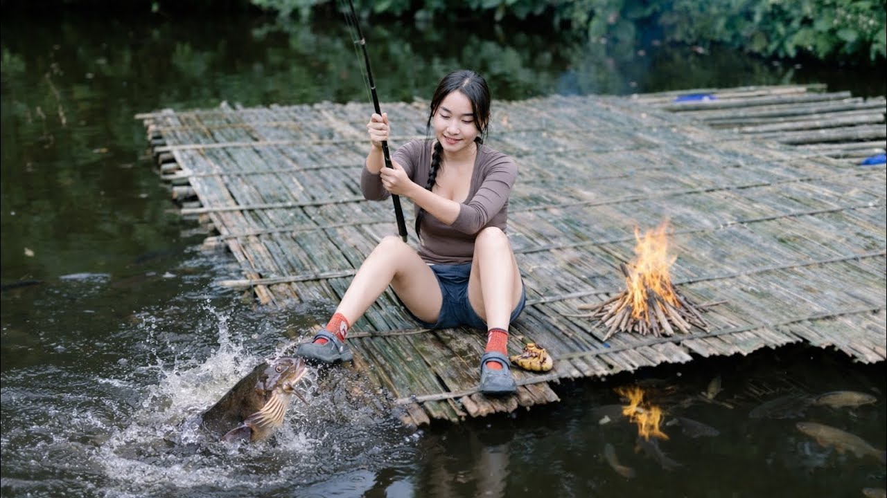 20 Days Fishing Adventure with a Beautiful Country Girl | Catching Giant Catfish in the Wild