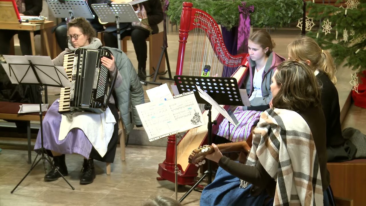 15 In der Kirchenbank - Stubenmusik Regensburg Stamm