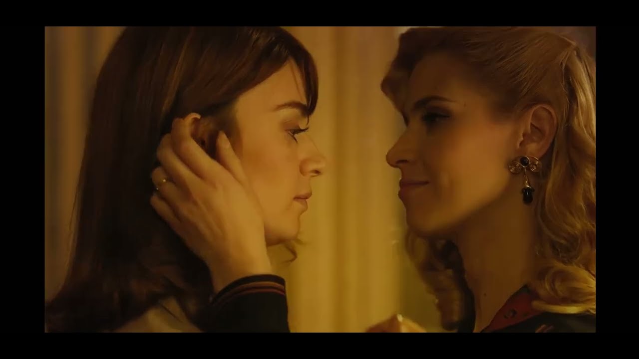 Girls from Impanema Thereza and Hel&ocirc; Kiss