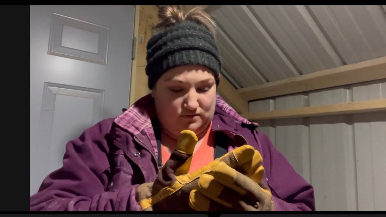 Winter outdoor clothes for WOMEN!! What this farmer wears during winter!