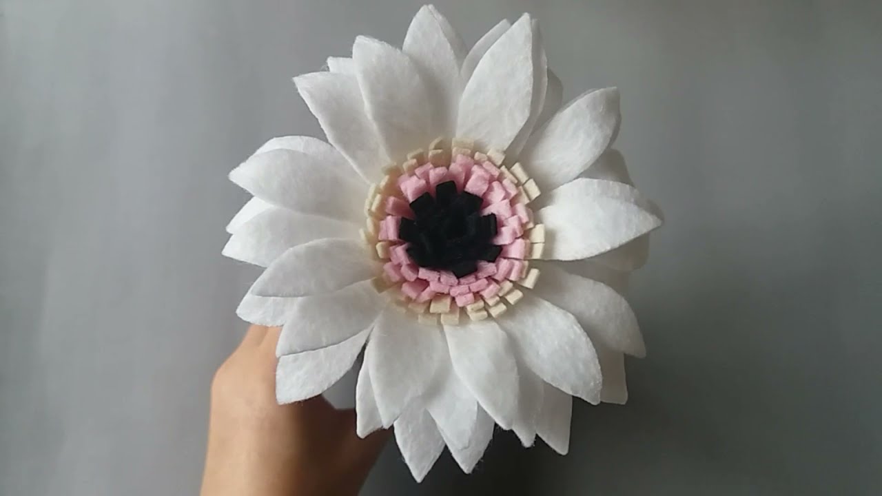 Como fazer flor de feltro. DIY - Flor branca de feltro.