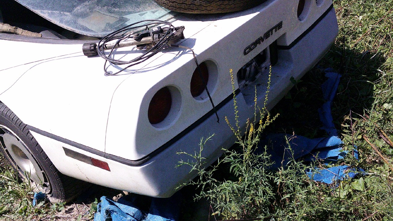 C4 Corvette electric antenna & cable removal. Disassembling the center console. C4 Corvette know how