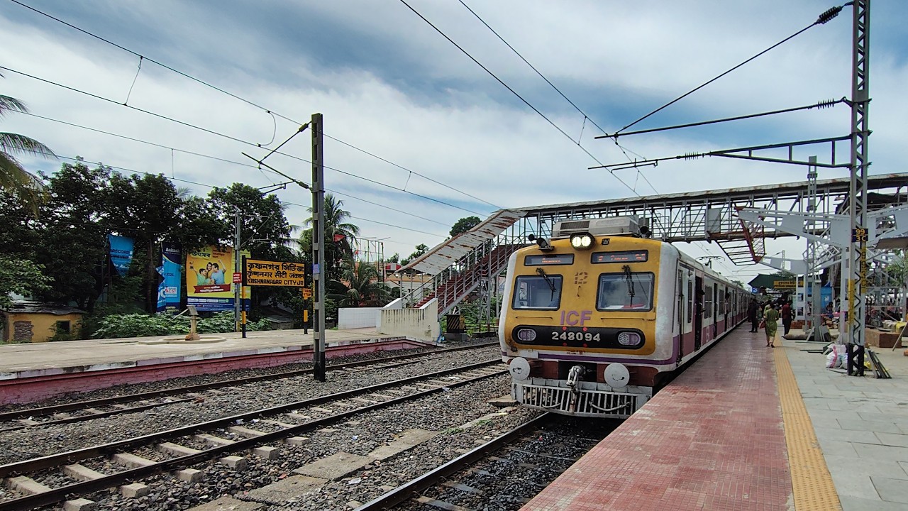 Full Journey Compilation On Board Krishnanagar City-Sealdah Galloping Local