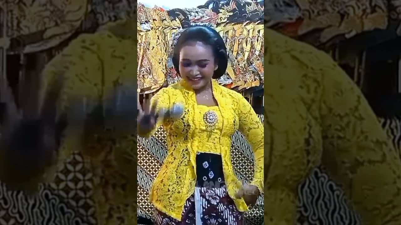 Sinden paling muda terberani dengan pak Seno, Anting lambangsih & Agnesia nanda