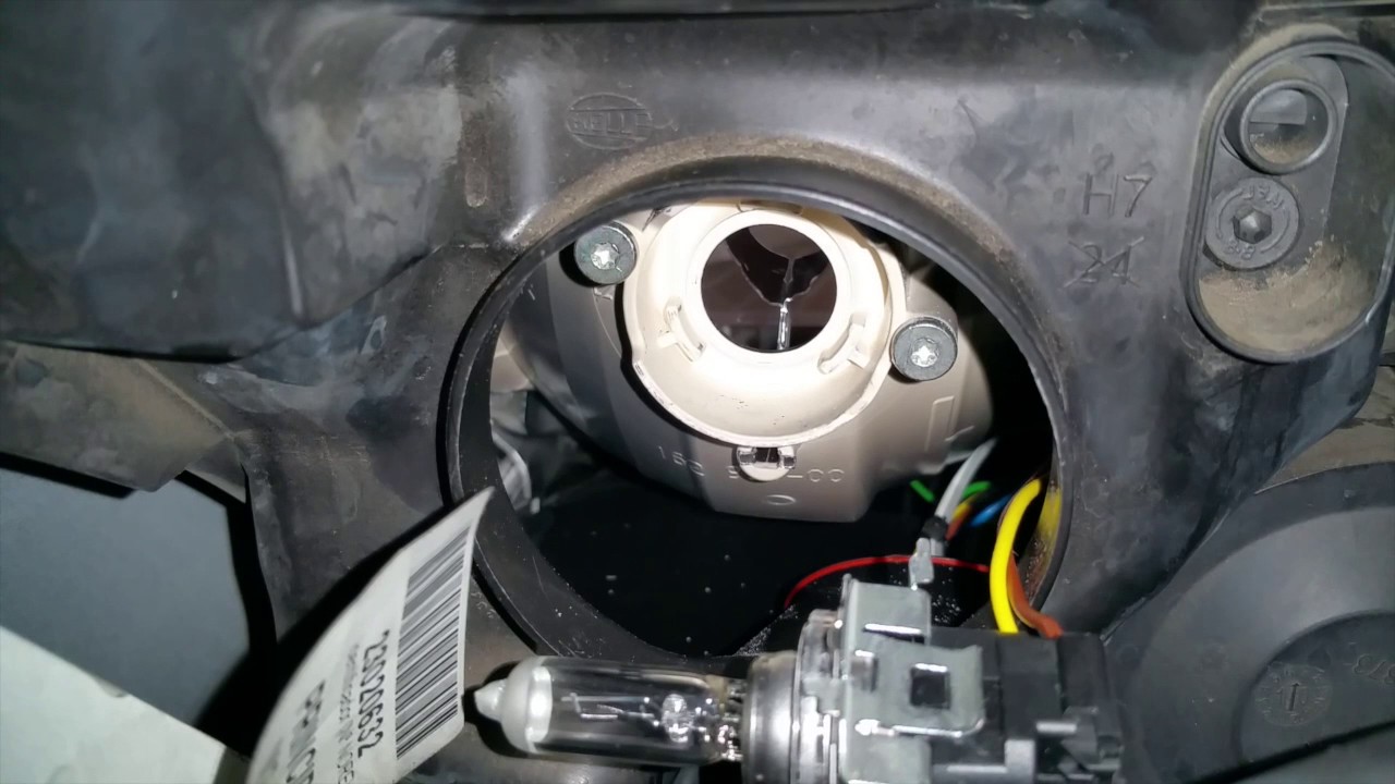 Citroen C4 Headlight Lightbulb (2011 model). Grand Picasso.