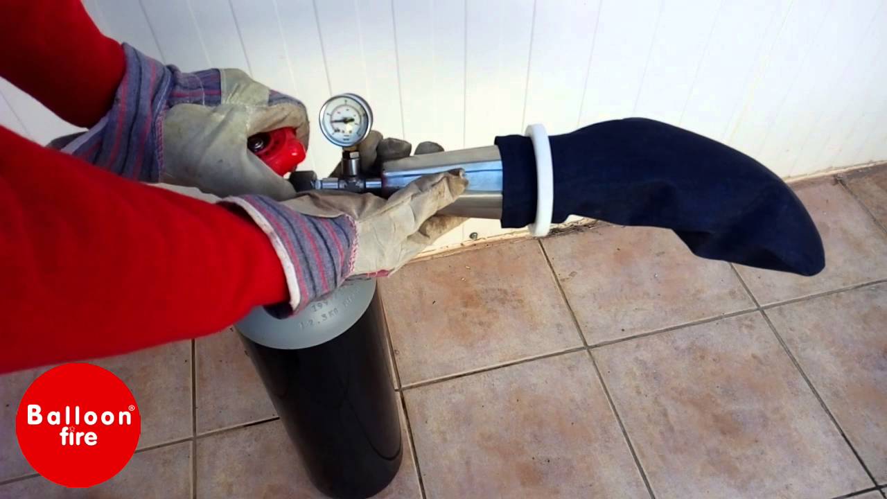 PENGUIN Dry Ice maker by BALLOON FIRE