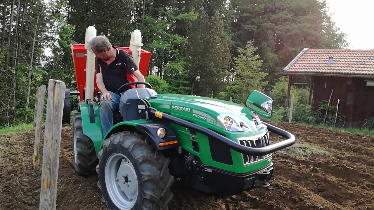 Ferrari Allradtraktor CROMO K30 AR Knicklenkung, Kubota-Motor 26 PS und Kartoffel-Legemaschine