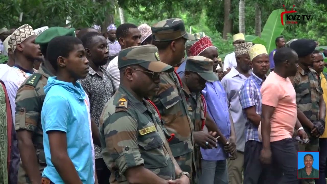MKUU WA KIKOSI CHA KVZ LT.COL SAID SHAMHUNA AMEONGOZA MAZISHI YA MAREHEMU CPL SALAMA PANDE.